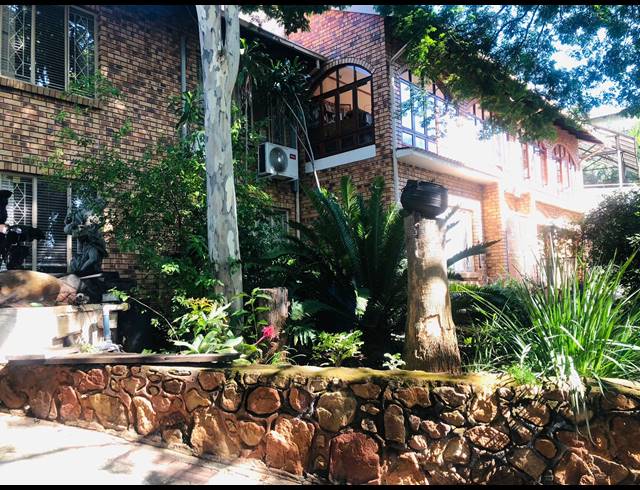 5 BEDROOM HOUSE FOR SALE IN PROTEA PARK